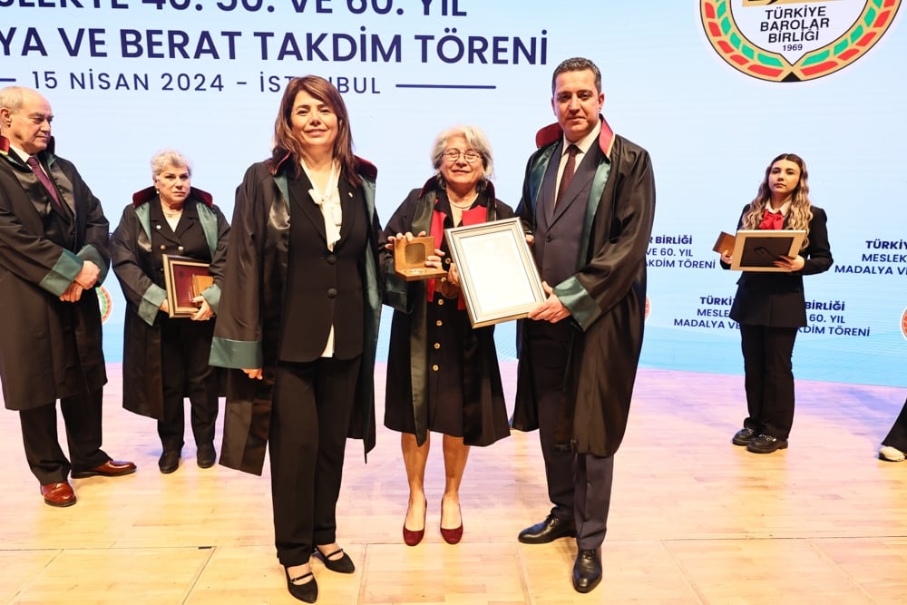 Meslekte 40, 50 ve 60 Yılını Dolduran Meslektaşlarımıza Plaket Verildi - 256