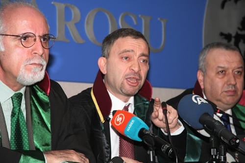 Baroya Karşı Hukuksuzlukların, Sindirme Ve Yıldırma Girişimlerinin Yoğunlaşması Üzerine İstanbul Barosu Yönetim Kurulu Olağanüstü Genel Kurul Kararı Aldı
 - 10