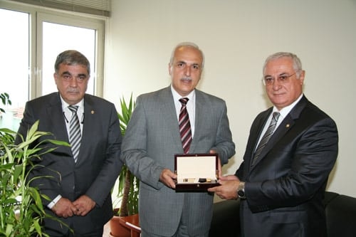 İstanbul Valisi Hüseyin Avni Mutlu İstanbul Barosunu
   Ziyaret Etti
 - 3