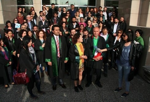 Avukatlardan Hukuksuzluğa Protesto

 - 4