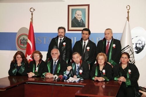 Savunma Dimdik Ayakta, İyi Ki Avukatlar Var!

 - 7