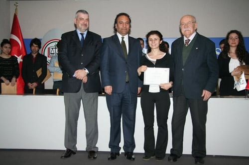 27. Dönem Hukuk İngilizcesi Ve Terminolojisi Derslerini Tamamlayan Avukat Ve Stajyer Avukatlara Katılım Belgeleri Verildi - 7