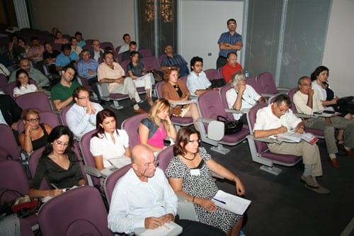 Sağlık Çalışanları, Diğerlerinden
16 Kat Daha Fazla Şiddet Görüyor - 17