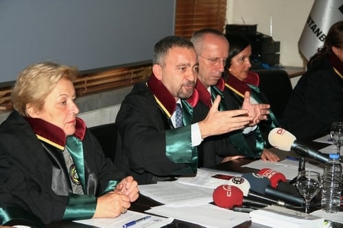 Yolsuzluk İddialarını Kapatılmış Saymak Hukuken Mümkün Değildir

 - 29