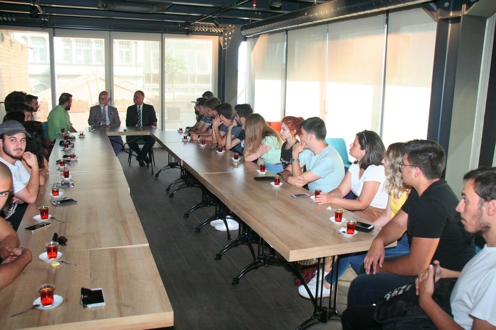 Eskişehir Anadolu Üniversitesi Tiyatro Grubu Başkan Durakoğlu’nu ziyaret etti - 3