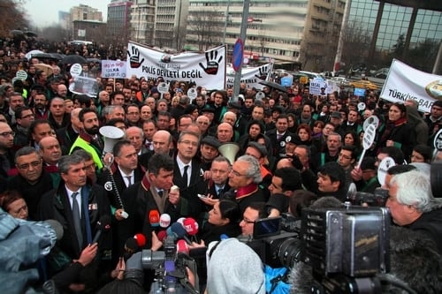 Polis Devleti Değil Hukuk Devleti

 - 96