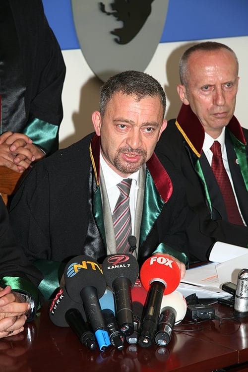 Halka Karşı Şiddet Kabul Edilemez

 - 8