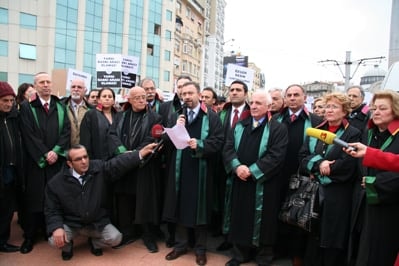İstanbul Barosu Avukatları Ve Hukukçu Akademisyenler

Demokrasi, Hukuk Devleti Ve Özgürlükler İçin Yürüdü

 - 46