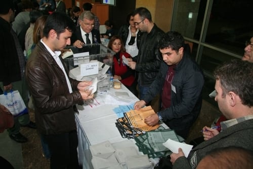 Ümit Kocasakal İstanbul Barosu Başkanlığına Yeniden Seçildi 

 - 311