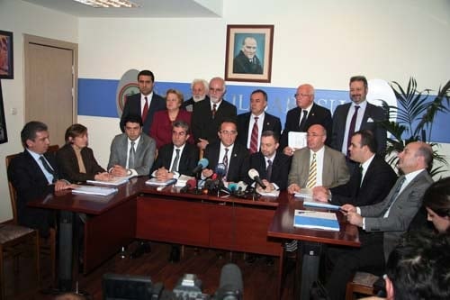 Milletvekillerinden Baroya Destek

 - 18