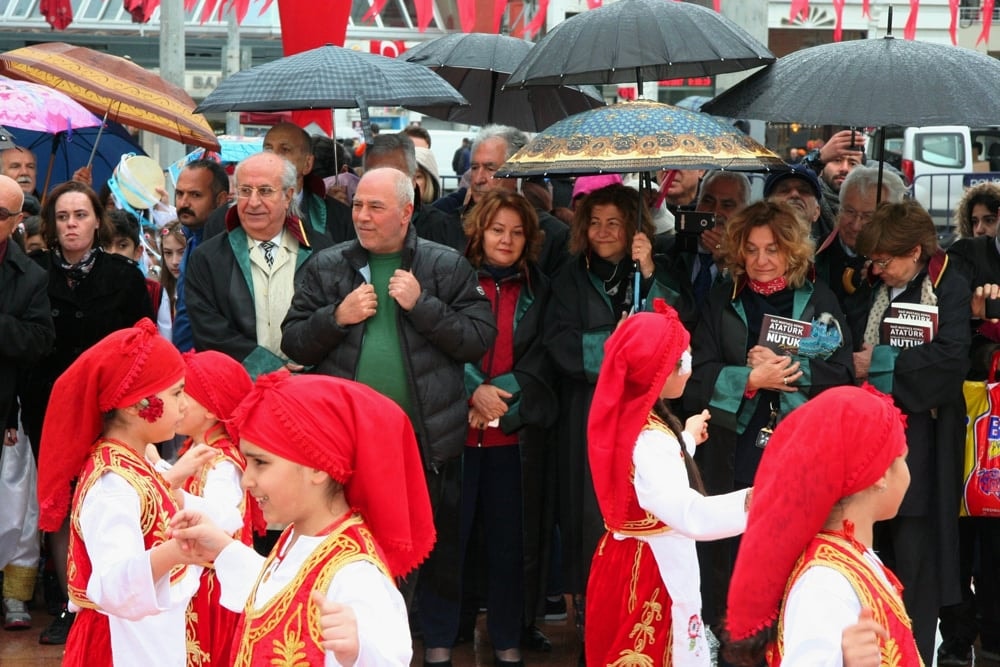 İstanbul Barosu, 23 Nisan Ulusal Egemenlik ve Çocuk Bayramında Taksim Cumhuriyet Anıtındaydı - 20