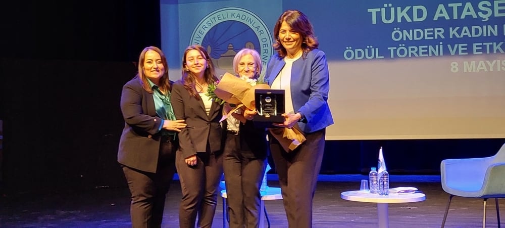 Türk Üniversiteli Kadınlar Derneği'nden Başkan Saraç'a Ödül - 9