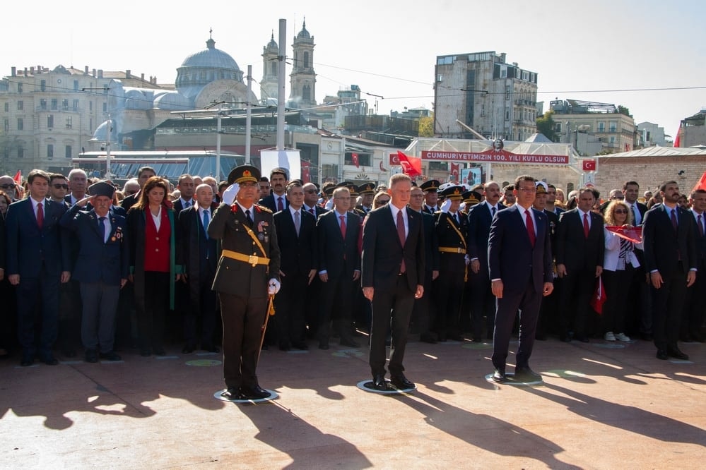 Başkanımız Av. Filiz Saraç, Yönetim Kurulu Üyelerimiz ve Meslektaşlarımız 29 Ekim Cumhuriyet Bayramı Törenine Katıldı - 1