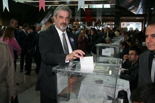 Ümit Kocasakal İstanbul Barosu Başkanlığına Yeniden Seçildi 

 - 209