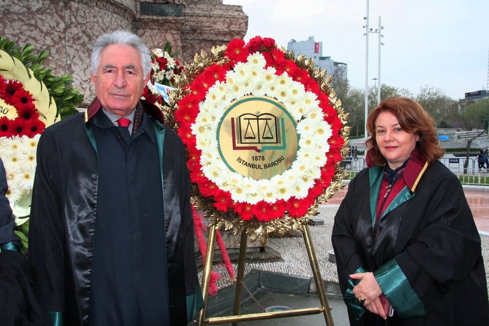 İstanbul Barosu, 23 Nisan Ulusal Egemenlik ve Çocuk Bayramında Taksim Cumhuriyet Anıtındaydı - 1