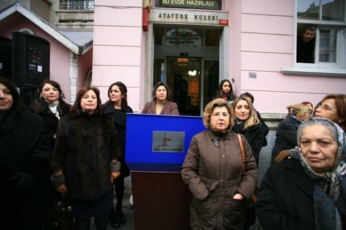 Kadına Yönelik Şiddetin Ortadan Kaldırılması İçin  Uluslar Arası Dayanışma Günü
 - 14