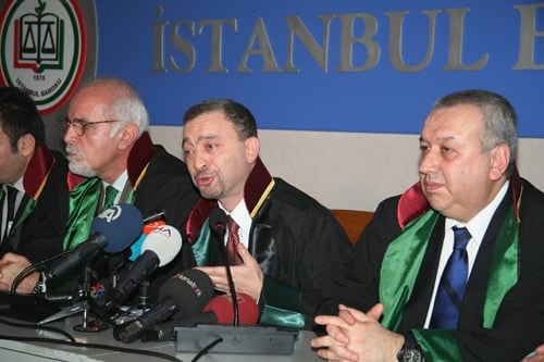 Baroya Karşı Hukuksuzlukların, Sindirme Ve Yıldırma Girişimlerinin Yoğunlaşması Üzerine İstanbul Barosu Yönetim Kurulu Olağanüstü Genel Kurul Kararı Aldı
 - 41