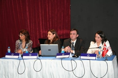 En Fazla Şiddete Sağlık Personeli Uğruyor

 - 49