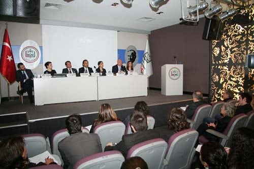 İstanbul Barosu Dış İlişkiler Merkezi Tarafından Düzenlenen
“Sınırlar Ve Sığınmacılar: Bir Suriye Örneği “ Konulu Toplantı Yapıldı - 71