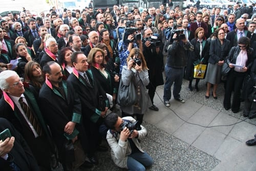 Adalet Dilenmiyoruz: Direniyoruz!
 - 11