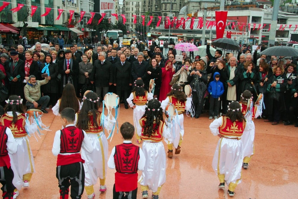İstanbul Barosu, 23 Nisan Ulusal Egemenlik ve Çocuk Bayramında Taksim Cumhuriyet Anıtındaydı - 42