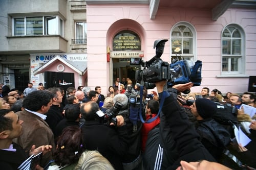 Kadına Yönelik Şiddetin Ortadan Kaldırılması İçin  Uluslar Arası Dayanışma Günü
 - 8