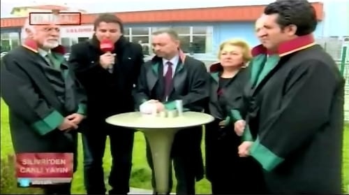 Hukuksuzluklara Karşı Direnen Avukatlar Dimdik Ayakta

