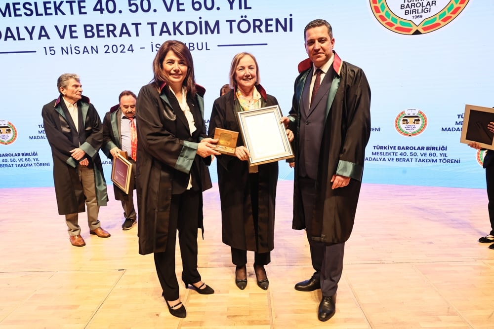 Meslekte 40, 50 ve 60 Yılını Dolduran Meslektaşlarımıza Plaket Verildi - 245