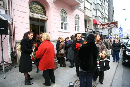 Kadına Yönelik Şiddetin Ortadan Kaldırılması İçin  Uluslar Arası Dayanışma Günü
 - 9