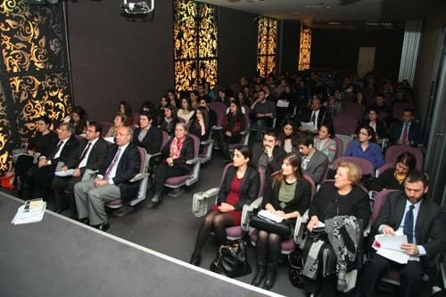 İstanbul Barosu Dış İlişkiler Merkezi Tarafından Düzenlenen
“Sınırlar Ve Sığınmacılar: Bir Suriye Örneği “ Konulu Toplantı Yapıldı - 13