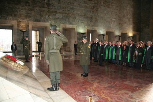 İstanbul Barosu Heyeti Anıtkabir’De Ata’Nın Huzurunda

 - 7