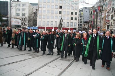 İstanbul Barosu Avukatları Ve Hukukçu Akademisyenler

Demokrasi, Hukuk Devleti Ve Özgürlükler İçin Yürüdü

 - 20
