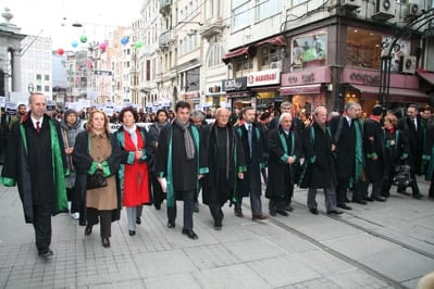 İstanbul Barosu Avukatları Ve Hukukçu Akademisyenler

Demokrasi, Hukuk Devleti Ve Özgürlükler İçin Yürüdü

 - 24