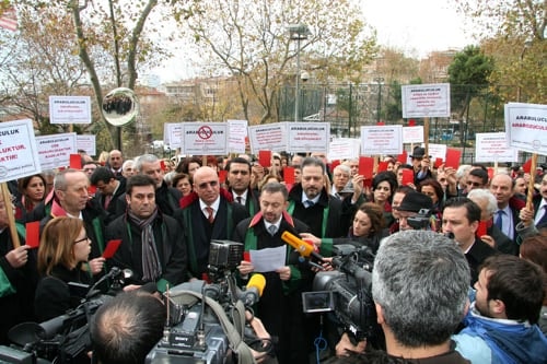 Cübbemize, Vatandaşın Hakkına Ve Hukukuna Sahip Çıkıyoruz! 

Arabuluculuğa Geçit Yok!  - 12