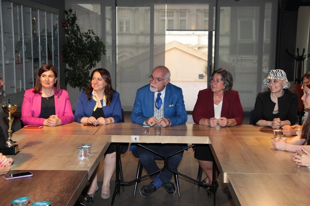 Kadın Futbol Takımımızdan İlk Turnuvada İlk Kupa! - 3