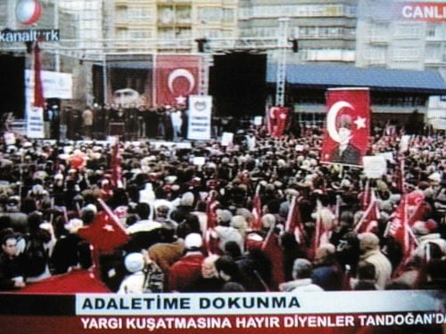 Yargıyı Siyasallaştırma Girişimine
Toplumsal Tepki  - 1