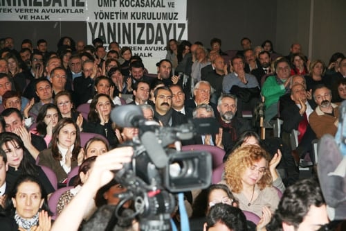 Baroya Karşı Hukuksuzlukların, Sindirme Ve Yıldırma Girişimlerinin Yoğunlaşması Üzerine İstanbul Barosu Yönetim Kurulu Olağanüstü Genel Kurul Kararı Aldı
 - 75