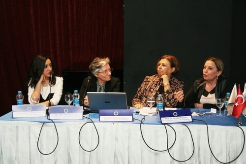 En Fazla Şiddete Sağlık Personeli Uğruyor

 - 30