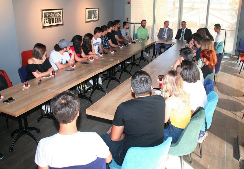 Eskişehir Anadolu Üniversitesi Tiyatro Grubu Başkan Durakoğlu’nu ziyaret etti - 4