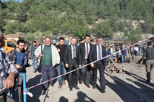 İstanbul Barosu Başkan Ve Yönetim Kurulu Üyeleri, Acıyı Paylaşmak, İncelemelerde Bulunmak İçin Soma’Daydı

 - 89