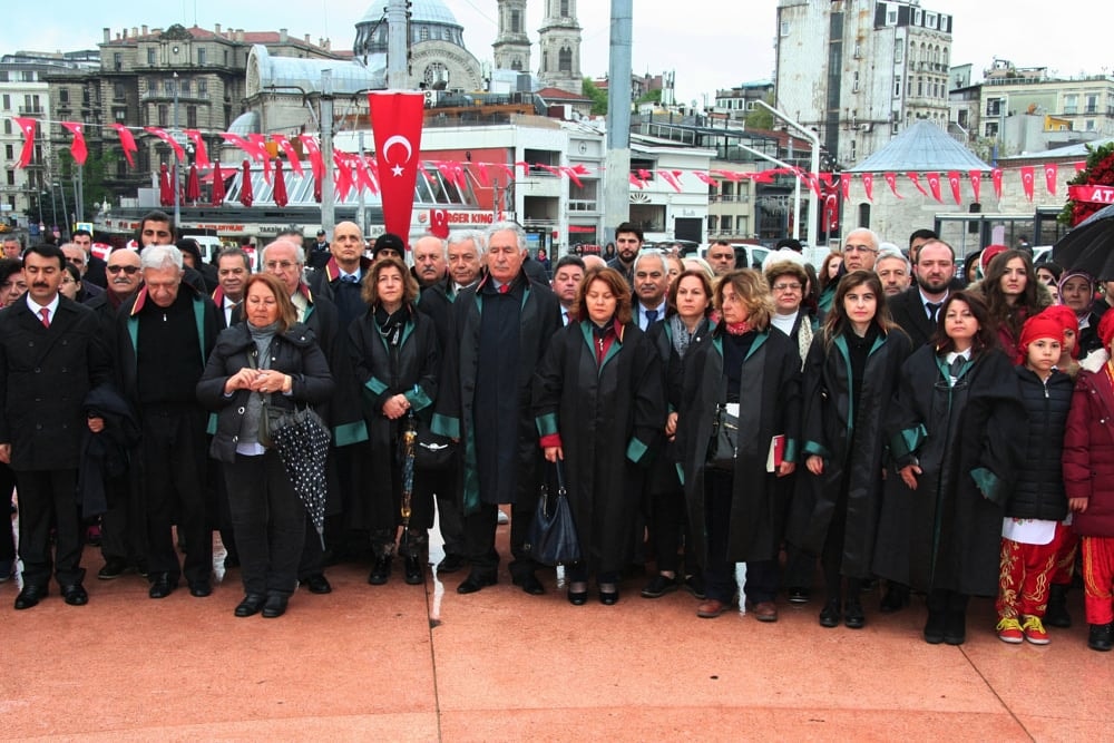 İstanbul Barosu, 23 Nisan Ulusal Egemenlik ve Çocuk Bayramında Taksim Cumhuriyet Anıtındaydı - 54