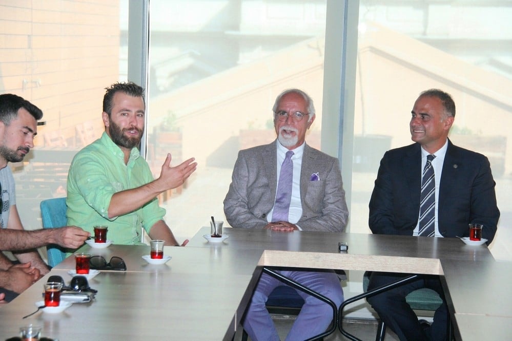 Eskişehir Anadolu Üniversitesi Tiyatro Grubu Başkan Durakoğlu’nu ziyaret etti - 2