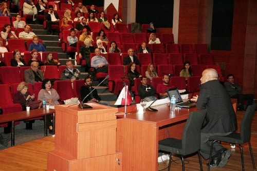 Kadın Hakları Ve Aile İçi Şiddet Konulu Sertifika Programı Devam Ediyor

 - 48