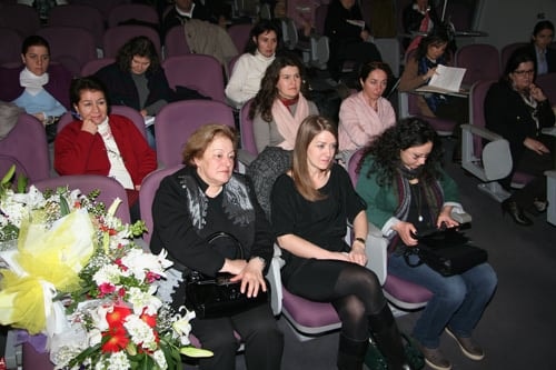 Türkiye Kadın Sorununu Çözerek Çağdaşlaşır
 - 18