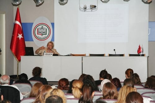 Kadın Hakları Ve Aile İçi Şiddet Konulu Sertifika Programı Devam Ediyor

 - 32