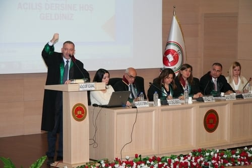 Adil Yargılamanın Teminatı Avukattır
 - 32