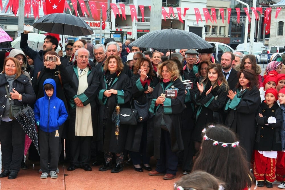 İstanbul Barosu, 23 Nisan Ulusal Egemenlik ve Çocuk Bayramında Taksim Cumhuriyet Anıtındaydı - 43