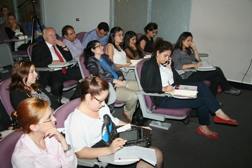 Kadın Hakları Ve Aile İçi Şiddet Konulu Sertifika Programı Devam Ediyor

 - 44