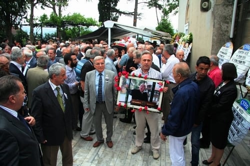 Av. Cengiz Kayıtmazer Son Yolculuğuna Uğurlandı
 - 64