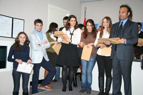 16. Dönem İngilizce Derslerine Katılanlara Katılım Belgeleri Verildi - 14